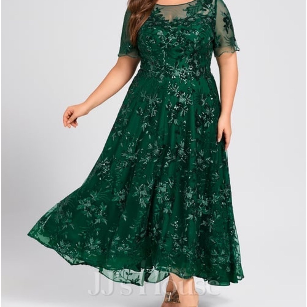 JJs House Green Midi Dress with Elegant Design